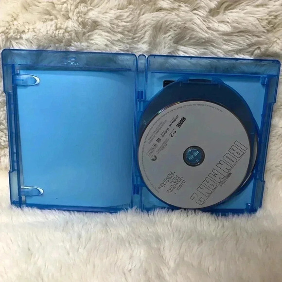 Iron Man  2 Blu-Ray + DVD - Picture 3 of 7